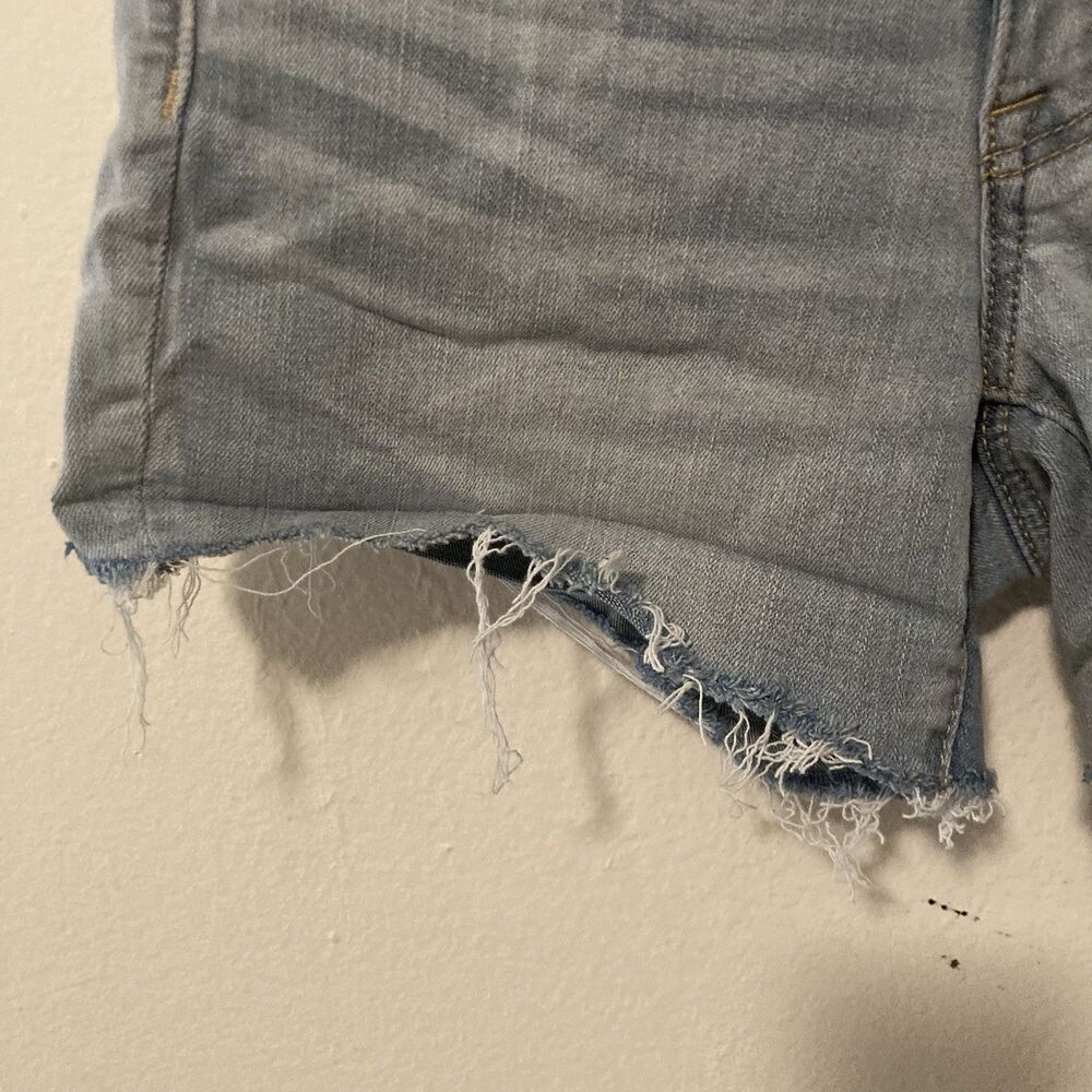 AMERICAN EAGLE OUTFITTERS Next Level Stretch light wash zip fly cut off shorts 6 - Picture 7 of 12